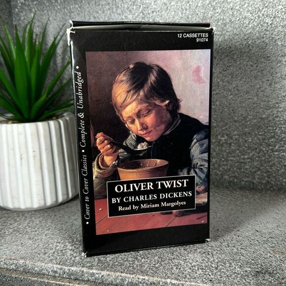Oliver Twist by Charles Dickens Cassette Audio Complete & Unabridged - Picture 1 of 4